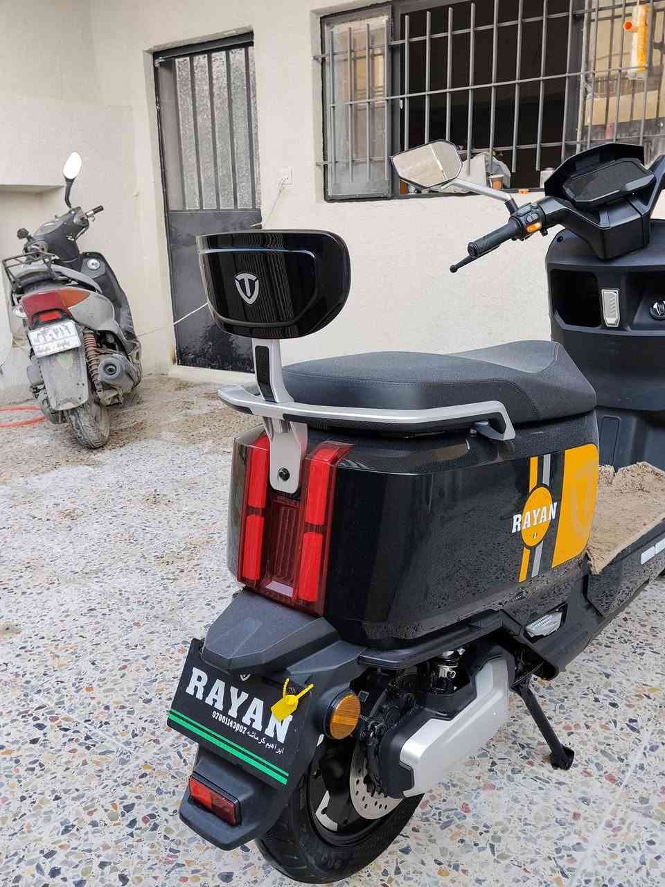 السلام عليكم دراجة الريان وحش الكون ال 
لون اسود ملكي مستخدمه شي قليل كلش اخت الجديده ماشيه اقل 200 كيلو 
السعر 950 وبيها مجال قليل 
العنوان بغداد 
الرقم ***********
