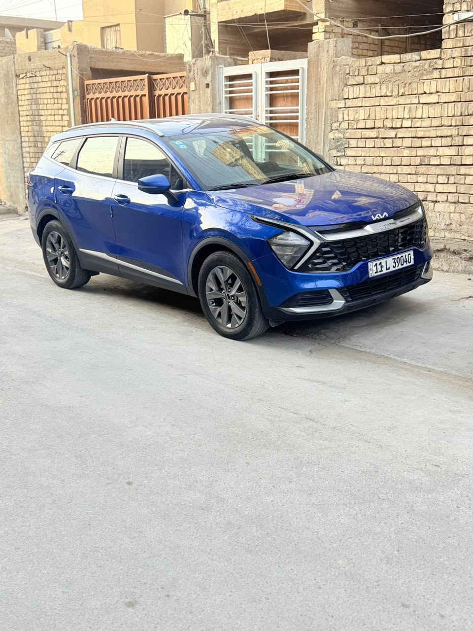 سلام عليكم. 
كيا سبورتج امريكي 
مديل 2023 
ماشية 33 الف مايل 
بصمة السيارة
قمارة حديد حادثها مثل ما موضح بصورة 
بدون ايرباك 
رقم بغداد الجديد 
مكان سيارة بغداد شارع فلسطين 
السعر 200 وبيها مجال 
رقم تليفون ***********
