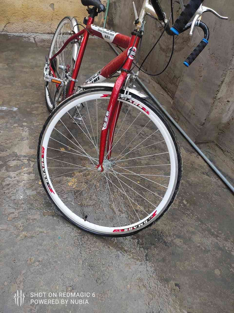 السلام عليكم ورحمة الله وبركاته
رود بايك c700 حجم 28 خفيف جداً وسريع
البايسكل كامل مابي نقص ولا حباية 
جديد ومابي ولا شخط وكلة بلادي مال شركة
يعني مابي ولا شي تجاري كلة بلادي وكلة شغال 
سعر 150 وبي مجال للشراي مكاني بغداد كمالية 
*********** بي واتساب
