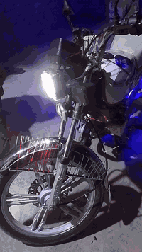 السلام عليكم شباب موتور ايراني 22 محرك جديد نظيف نظافه فول السعر 650 وتواجد هذا  
السلام عليكم شباب ماطور للبيع ايراني ***********
