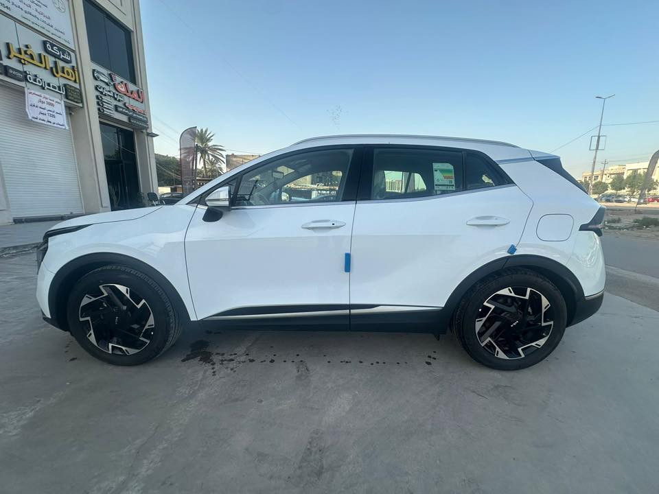 للبيع او مراوس بتوسان او سبورتج مديل ١٢ او ١١ او ١٣ او ١٤ او ١٥ او اكسنت مديل قديم  سبورتج ٢٣ خليجي رقم بغداد بسمي مكفوله من الصبغ بيها بارد كلش قليل  باسمي رقم بغداد الجديد ماشيه ٥٠ الف مكينه ٢٠٠٠ موصفات نص فول بصمه تشغيل بصمة ابواب تشغيل عن بعد
السعر 215وبي مجال حك الجيه للاتصال ***********
مكان السياره بغداد
