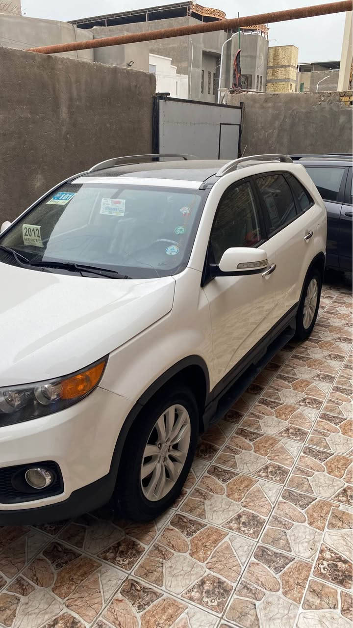 السلام عليكم 
*********** سورنتو موديل 2012 للبيع
محرك 2400 دوش 4 سلندر 7 راكب رقم بصره انكليزي جديد بسمي ماشيه 155 الف كفاله لاضربه ولاصبغ ولاتبديل 
محرك مكفول لاتنقيص ولا بخار ولا مفتوح تخم تاير جديد 
حداديه ستوني مسويها تبريد تدفئه كله يشتقل السعر 148 العنوان بصره البصرة, العراق
