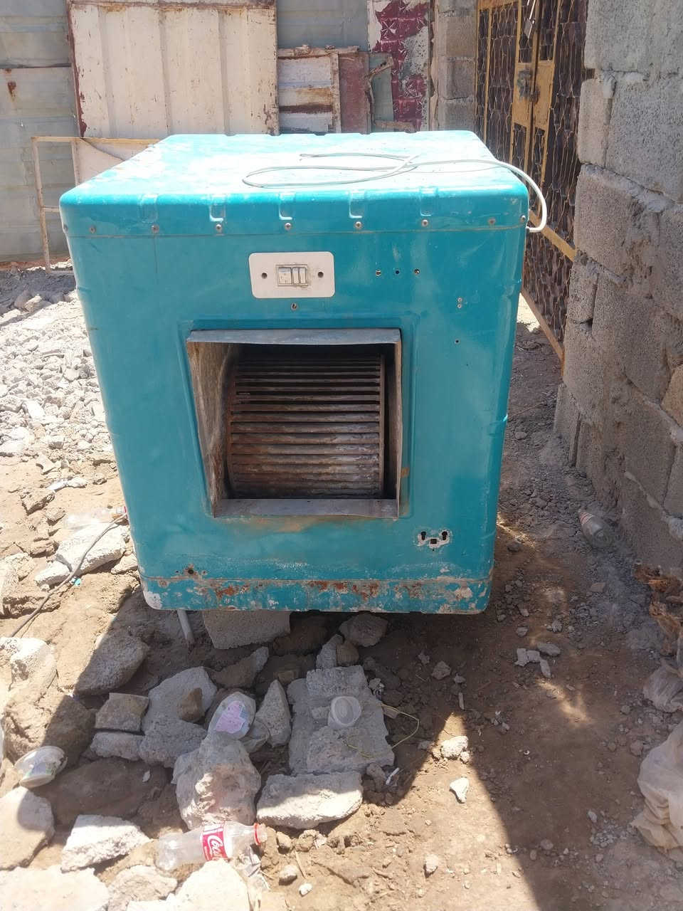مبرد باب لأول جدره قطرة زنجار مابي موطور ابلادي سرعتين بس شدلهه ليف وشغل بيه ضمان اسبوع السعر ١٢٠ وبيه مجال الشراي مكاني بعقوبه الرحمه وذا بداخل بعقوبه توصيله عليه الشراي ايخابر ويدلل ممتواجد عل نت ***********
