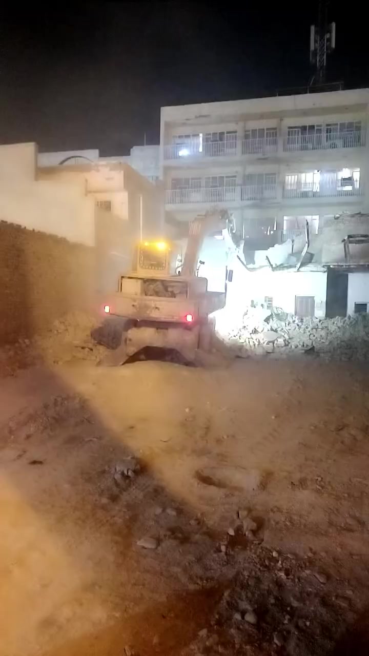 ⛔ (. لسنا الوحيدين ولكننا الأفضل.  ) $
كادر جاهز لتفليش البيوت القديمة🏡 ورفع الأنقاض
وتسليم ارض جاهزة للبناء الحديث بأسعار مناسبة

***********. ☎️
