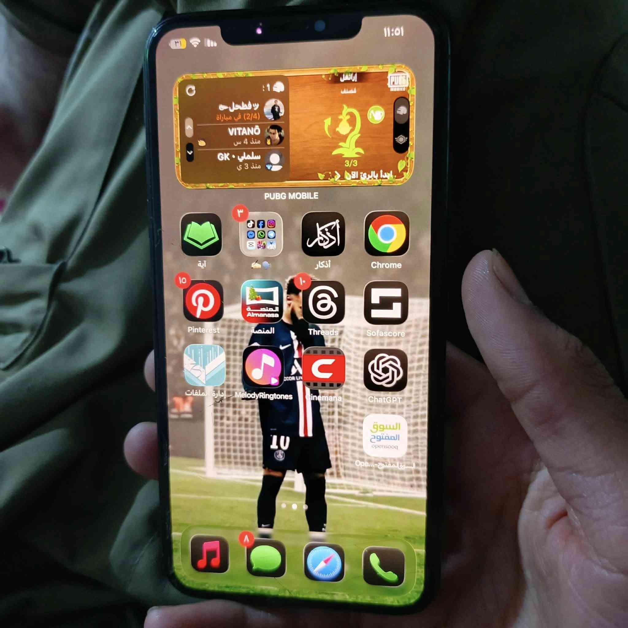 السلام عليكم iPhone 11 Pro Max
دعش ١١ برو ماكس 
جهاز نضيف مابي شيء فقط معلاي بطارية 95معلايه 
ومكان بالشاشة موضح كدامكم بالصورة 
ذاكرة ٢٥٦ / 256
نموذج M
يفتح 60 فريم ببجي 
سعره 425 وبي مجال الك وحك جيتك 
راسلني خاص او هنا ***********
