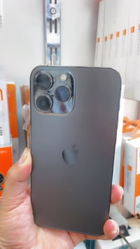 ايفون 📲13 برو ماكس  لون اسود مميز  بطاريه🔋88 ذاكره 256 نموذج m شخط واح...