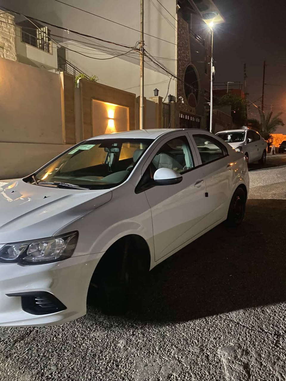 السلام عليكم 
للبيع شيفروليه افيو 
موديل ٢٠١٨
وارد خليجي بدون صبغ و لا تعديل
بيها ملاحظات كلش بسيطة
ماشية ١٣٠ الف كيلو متر 
مواصفات اعتيادية
كير اوتو و جام كهرب و كامرة و شاشة بال مراية
كير و مكينة شرط تحويل شرط
السعر ٨٦ ورقة و بيها مجال بسيط
للاستفسار *********** أربيل, العراق
