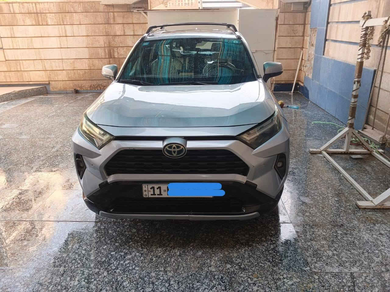 سلام عليكم
راف فور موديل ٢٠٢٢ 
اللون: رصاصي سلفر
موصفات السيارة: SE
نوع الوقود : هايبرد اقتصادي
محرك: 4 سلندر 
نظام الدفع:  رباعي (AWD)
ثلاثة انظمة قيادة
تحكم كهربائي بالمقعد للسائق
 تكييف: قطعتين أوتوماتيك
جنطة: كهرباء شفط
تحذير تصادم أمامي
نظام المحافظة على المسار
كاميرا خلفية
فتحة سقف
رادار ونقطة عمياء 
هاند بريك اوتو
دوخل ابواب ذكي
كشنات جلد وتدفئة
تحكم استيرن كامل وتدفئة
وبعد معروفة موصفات SE
السيارة رقم بغداد بأسمي 
السيارة وارد امريكي ضربته خفيفه بدون شاصي مثل ما واضح بالصور  بيه ايرباك المقعد جنب السائق وراجع وصبغ قطعة وحدة جاملغ ايمن وشبر جاملغ ايسر وبنيد مثل ما واضح بالسونار 
الاتصال: واتس ***********
عنوان السيارة: كربلاء
سعر السيارة: 215 $
