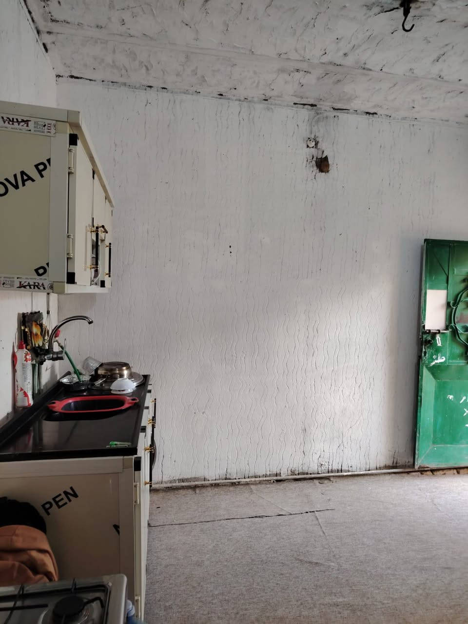 السلام عليكم 
بيت 100متر للبيع 
مكان بحي ميلاد ب شريط قريب ع قطره ندى 
البيت بي 
غرفه 
وصاله 
ومبطخ 
وصحيات 
السعر خاص
رقم تواصل ***********
