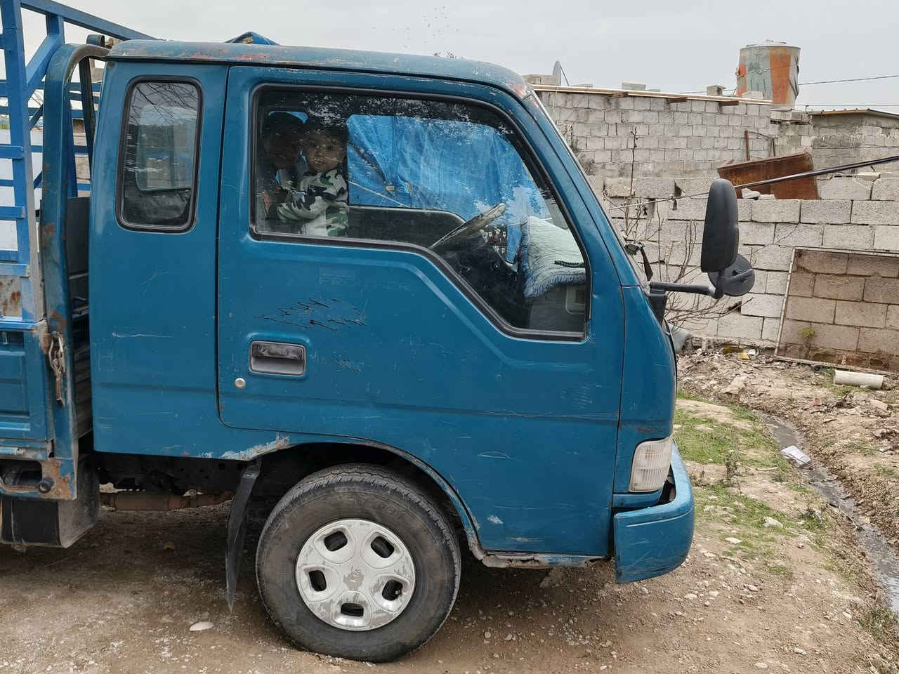 بسم الله الرحمن الرحيم السلام عليكم ورحمة الله تعالى وبركاتة
سيارة كية للبيع فونتيره قلاب السياره كلش نضيفه عل ايد الحجي مكفوله گير محرك اكسل قطرة صبغ مابيهه 
اللتواصل عل الرقم 
العنوان كركوك /واحد حزيران 
***********
***********
