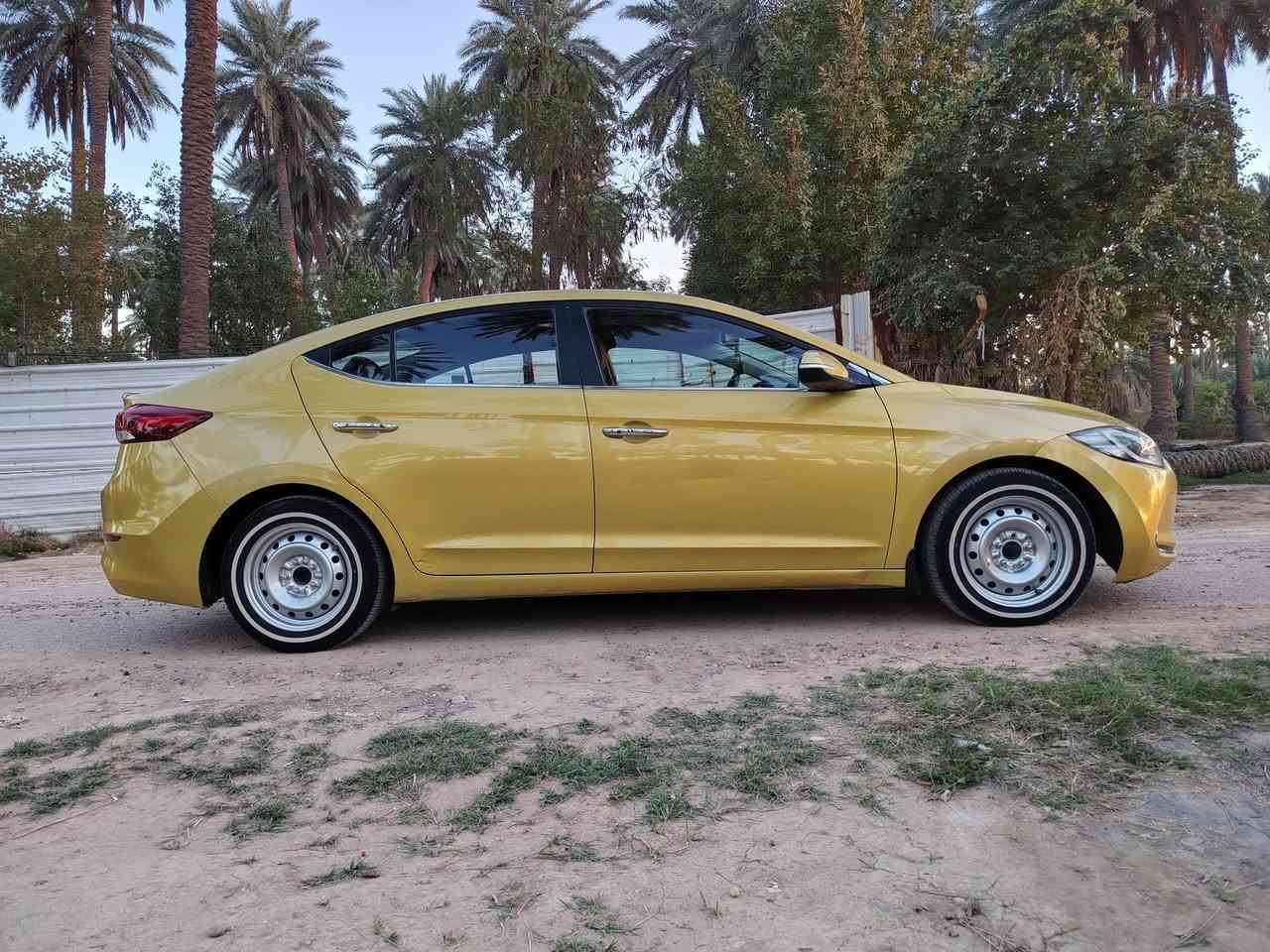 يا الله السلام عليكم الانترا خليجي موديل 18 بيه الباب خلف سائق مبدل وشويه من هلال مال جامل خلفي سياره خير من الله كير محرك كفاله مكينه 2000 دوش ترايك وين ما يعجبك سعر 125 و بيه مجال الاستفسار ***********
