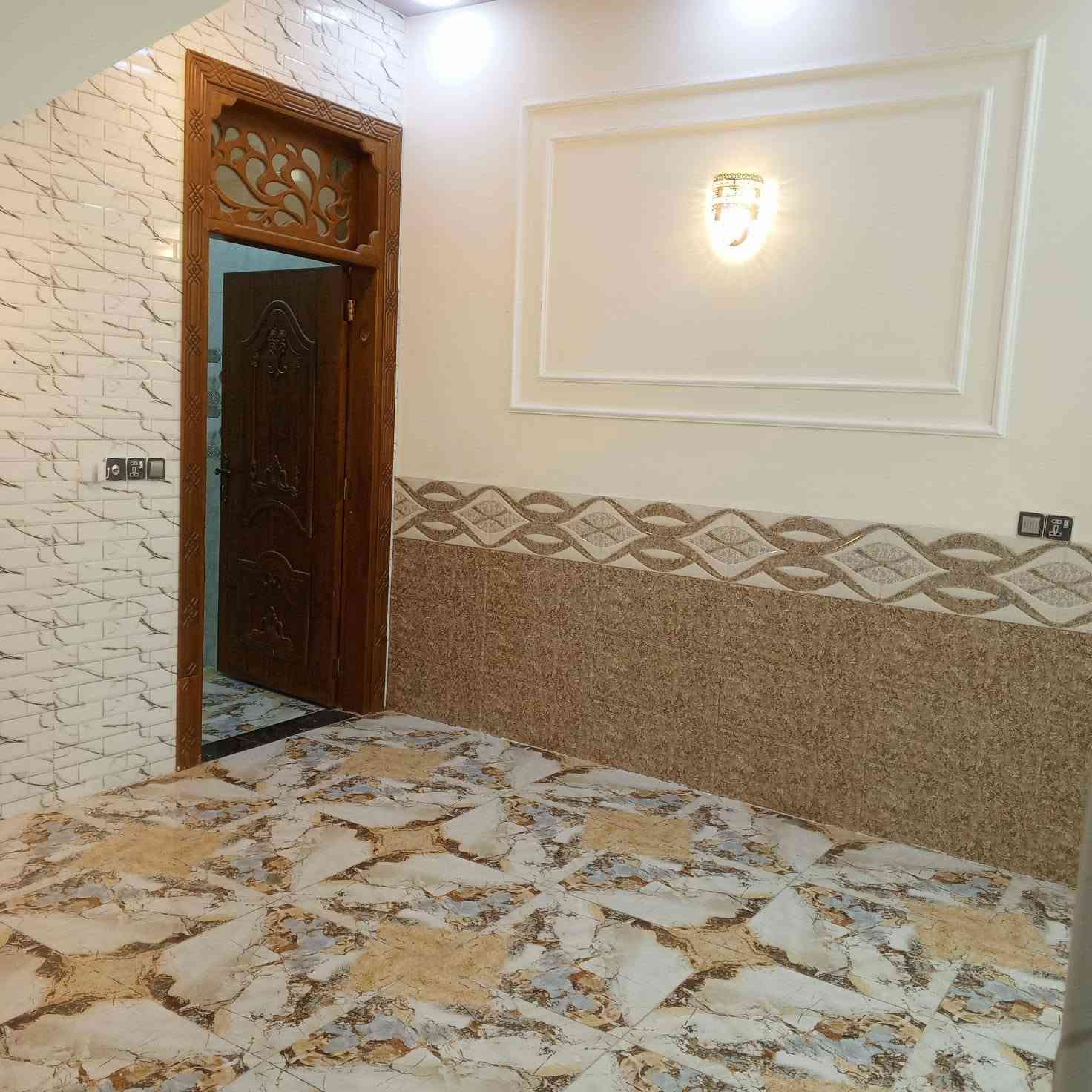 بيت للبيع في حي الوفاء المساحه 100 متر طابقا قريب مركز الوفاء للاستفسار/***********

