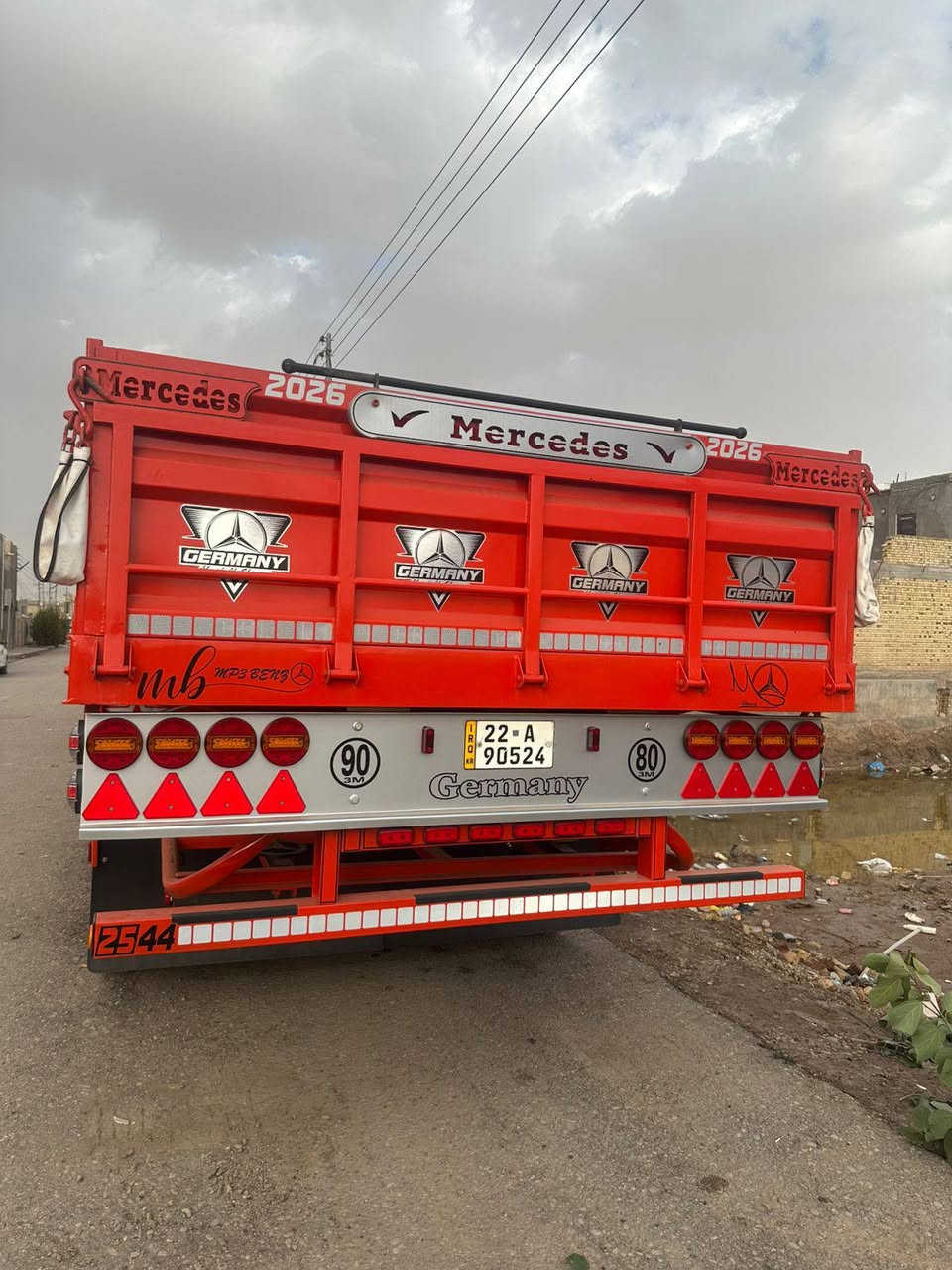 السلام عليكم
عربانه أربع محاور زيرو للبيع

حدادة علي+علي 

شاصي 16 
الطول 13٫60
جتف 7

عربانه جديده زيرو خير من الله

***********
