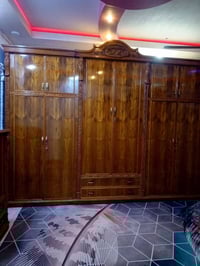 غرفة أخشاب • استخدام شهرين • سرير ودوشك