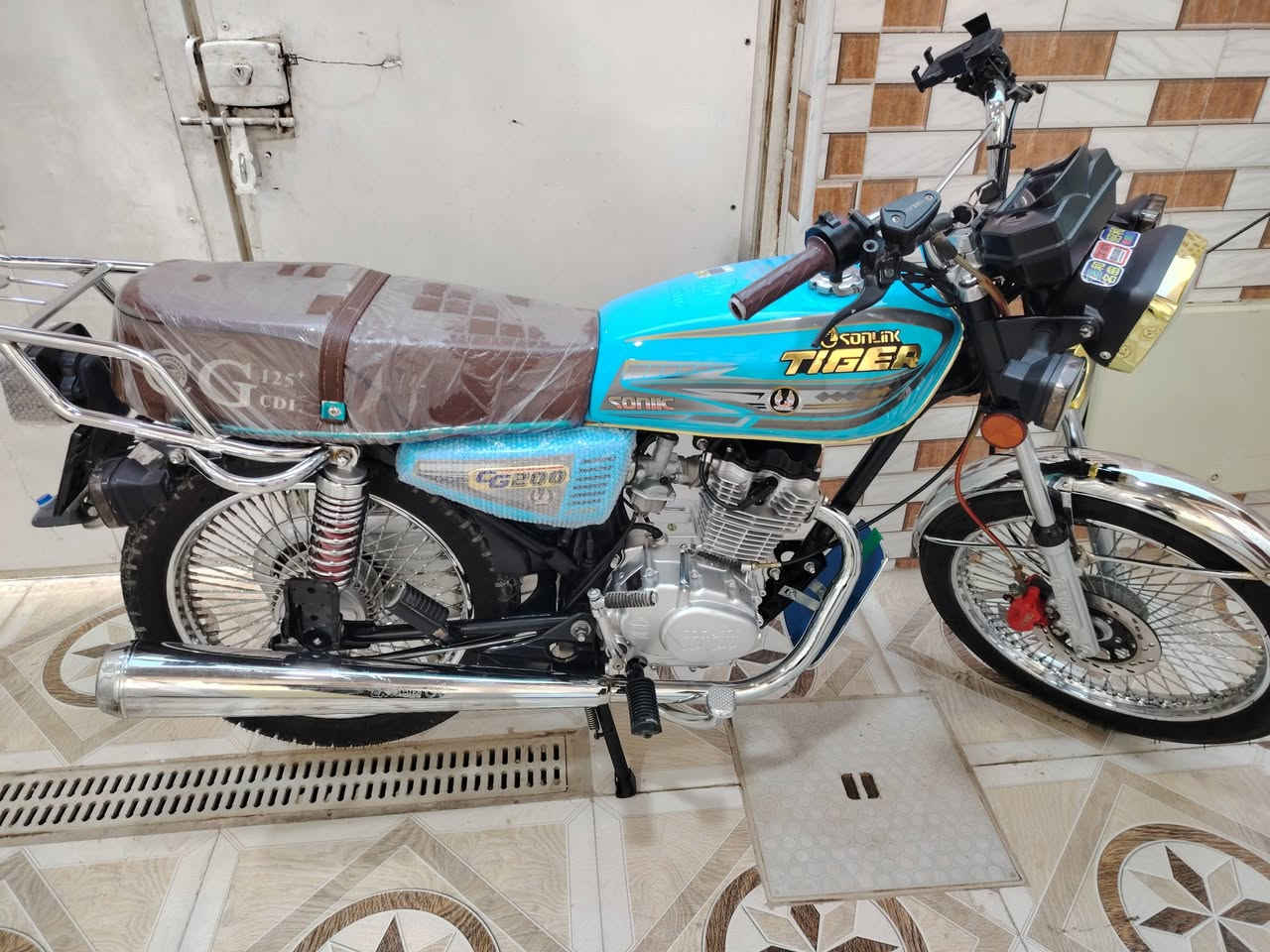 السلام عليكم البيع دراجة اربعه كير نوع تايكر موديل 24 اوراق كاملات(٦ او مكاتبت مكتب) مكفوله كفاله عامه مقدم دسك  لاتات كلهه لد او زنون كيج الكتروني او شاحنت مبايل السعر 825 عنوان نجف حي العسكري كبل شارع السبيس يم صيدليت احسان كاضم رقم المبايل***********
