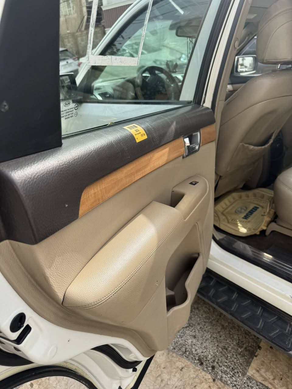 السلام عليكم
للبيع كيا موهافي 
موديل 13 
فول مواصفات 
ماشيه 125 الف 
نضيف جداً 
  سعر 170 
***********
