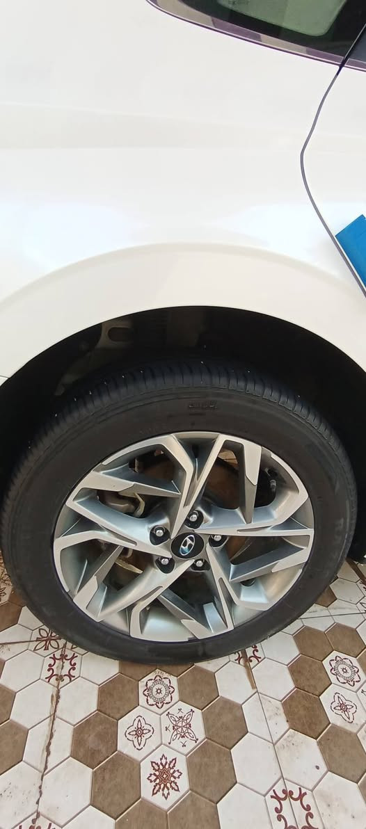 سلام عليكم
للبيع سوناتا 
خليجي موديل 20
سياره جديده 
رقم اربيل 
سياره مكفوله
***********
