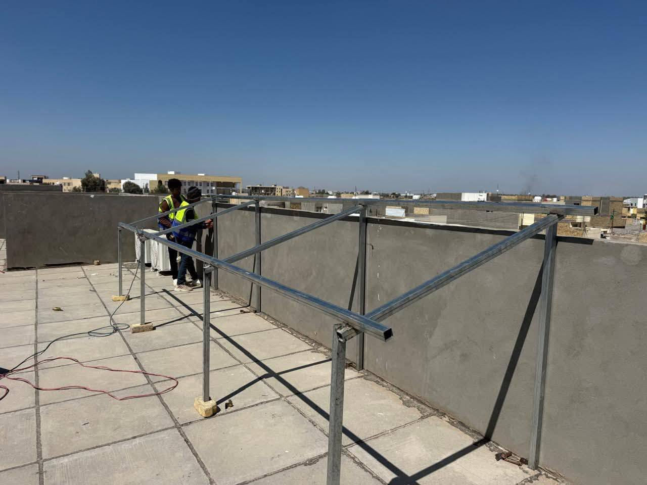 بعد ما أنهينا تنفيذ منظومة طاقة شمسية في  في قضاء النعمانية وبأعلى دقة وجودة 
النتيجة ما كانت عادية أبداً… لدرجة إن الأستاذ حامد عباس، أحد جيران البيت، انبهر من الأداء والاستقرار اللي شافه بعينه ⚡☀️

كان بالبداية متردد، لكن بعد ما شاف الفرق الحقيقي بالكهرباء واستمراريتها، تغيّرت نظرته بالكامل وقرر مباشرةً يعتمد على الطاقة الشمسية ويطلب تنفيذ منظومة خاصة بيه 

🔹 مكونات المنظومة:
 • الألواح: لونجي عدد 5 بقدرة 615w للوح الواحد – ضمان 15 سنة
 • البطارية: Deye بقدرة 10kw – ضمان 5 سنوات
 • الانفيرتر: Deye بقدرة 6kw – ضمان 5 سنوات

شغلنا مو بس تركيب منظومة… شغلنا نخلق ثقة من أول تجربة، ونقدّم أداء يخلي أي شخص يشوفه يقتنع فوراً 🔥

إذا تريد كهرباء مستقرة وتودّع المعاناة، إحنا جاهزين نخدمك بأفضل الحلول وبمواد مضمونة.
راسلنا وخلّي تجربتك الجاية تكون  م مهند الشمري ***********
*********** النور لمشاريع الطاقة الشمسية
