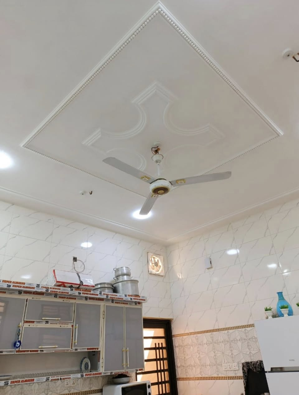 سلام عليكم بيت للبيع مكان التنومه شارع 32
البيت طابقين الطابق الثاني يحتوي ع شقق كل شفه وحد درج خارجي
مساحة البيت 200م بناء حديث انا مشتغله ع ايدي من الاساس 
المنطقه كافة الخدمات ماء مجاري اناره كهرباء شارع 
مقرنص 
البيت يحتوي ع كراج كبير 
البيت بناء الطابق الاول طابوق وبلوك الطابق الثاني وثرمستون
السعر 185وبي مجال ***********
