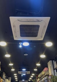 سبالت عدد 10 كاسيت LG للبيع  مستعمل صيف واحد نظيفات جداً العنوان بغداد...