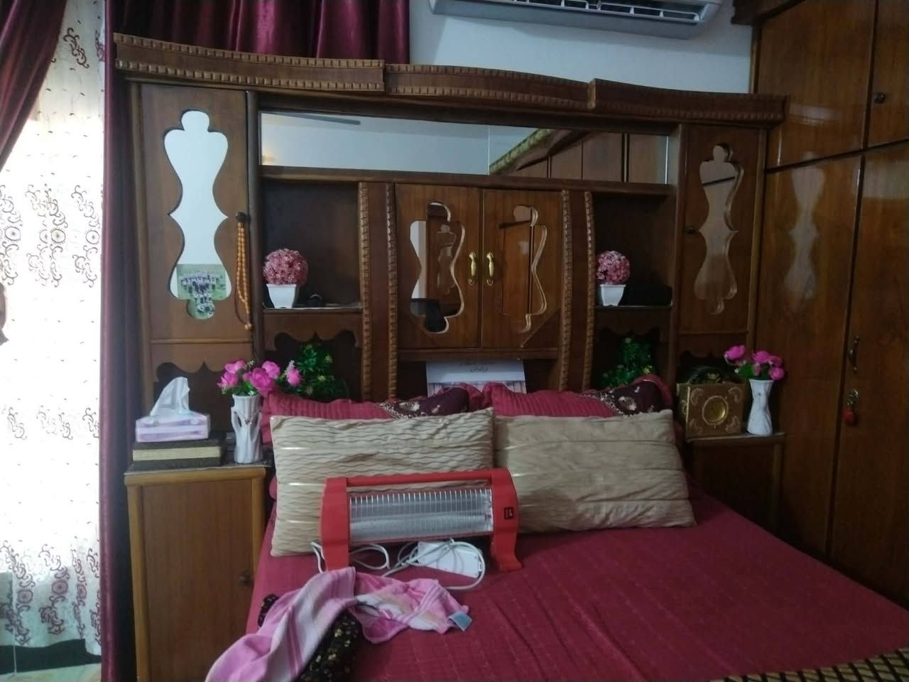 السلام عليكم ورحمة الله وبركاته.
غرفة أخشاب للبيع (عدا الكنتور)

الغرفة مكونة من چرباية وزاوية ملابس وزاوية تلفزيون وأحذية وميز مكياج عدد ٢

السعر ٤٠٠

التواصل مع الأرقام الآتية:
***********
***********

غير موجود على الفيس بوك
