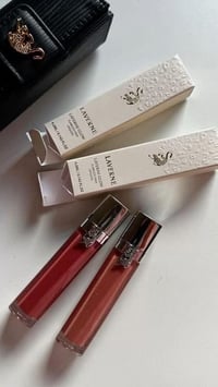 ليب غلوس • لمعة فخمة • ترطيب