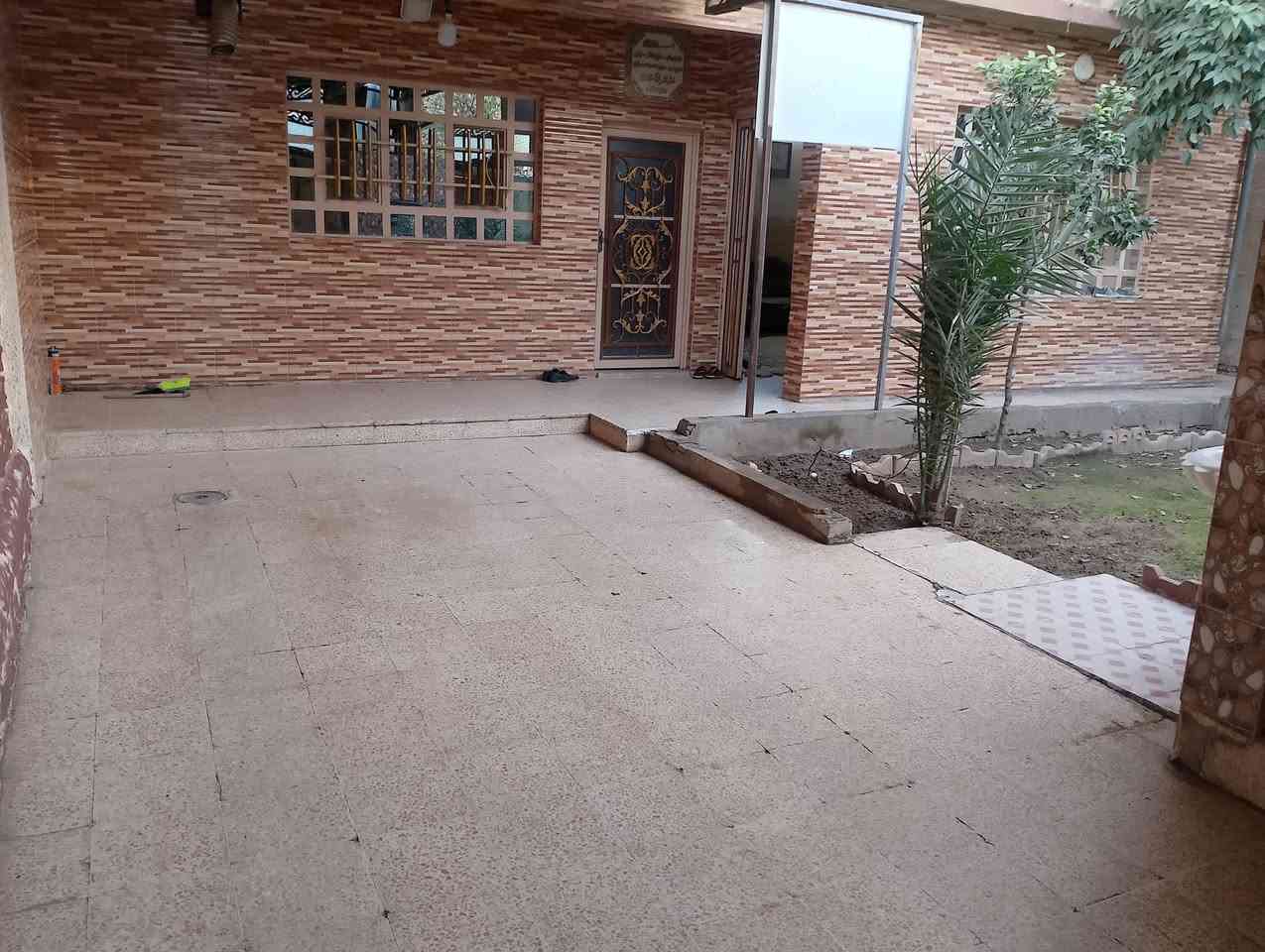 سلام عليكم ورحمة الله وبركاته
بيت في حي الوحده قرب مجسر الميثاق و قرب جامع المحسن المساحة 230 بيت مرتب يحتوي على غرفتين في الطابق الاول ومشتملات الطابق الثاني يحتوى على ثلاث غرف نوم ومشتملات ايضا البيت مرتب وبي حديقه كبيره وكراج جبير للاستفسار خاص او على الرقم ***********
