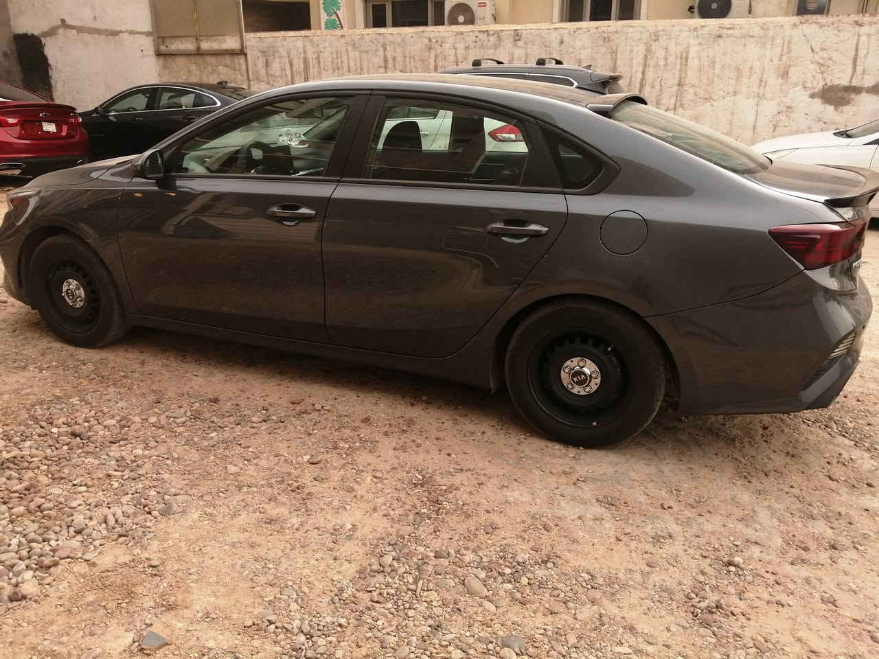 السلام عليكم
للبيع للبيع
كيا فورتي 2023 فئة FE (عميه) وارد امريكي محرك كير صدر كله بلادي  حادثها قبق جنطه ودعاميه كما موضح بالصور (استبدال قبق جنطه ودعاميه ومصبوغات)
السياره مرقمه وكامله باسمي
ماشيه 80 الف كيلو
المواصفات-محرك 2000 دوش-كير cvt-تحديد مسار-قياده ذاتيه-رادار امامي-مثبت سرعه - وضعيات قياده (normal-sport-smart)
كشنات قماش-سبير جك ماطور هوه بلادي
السعر155
العنوان بغداد الكرخ السيديه
للاتصال:***********
