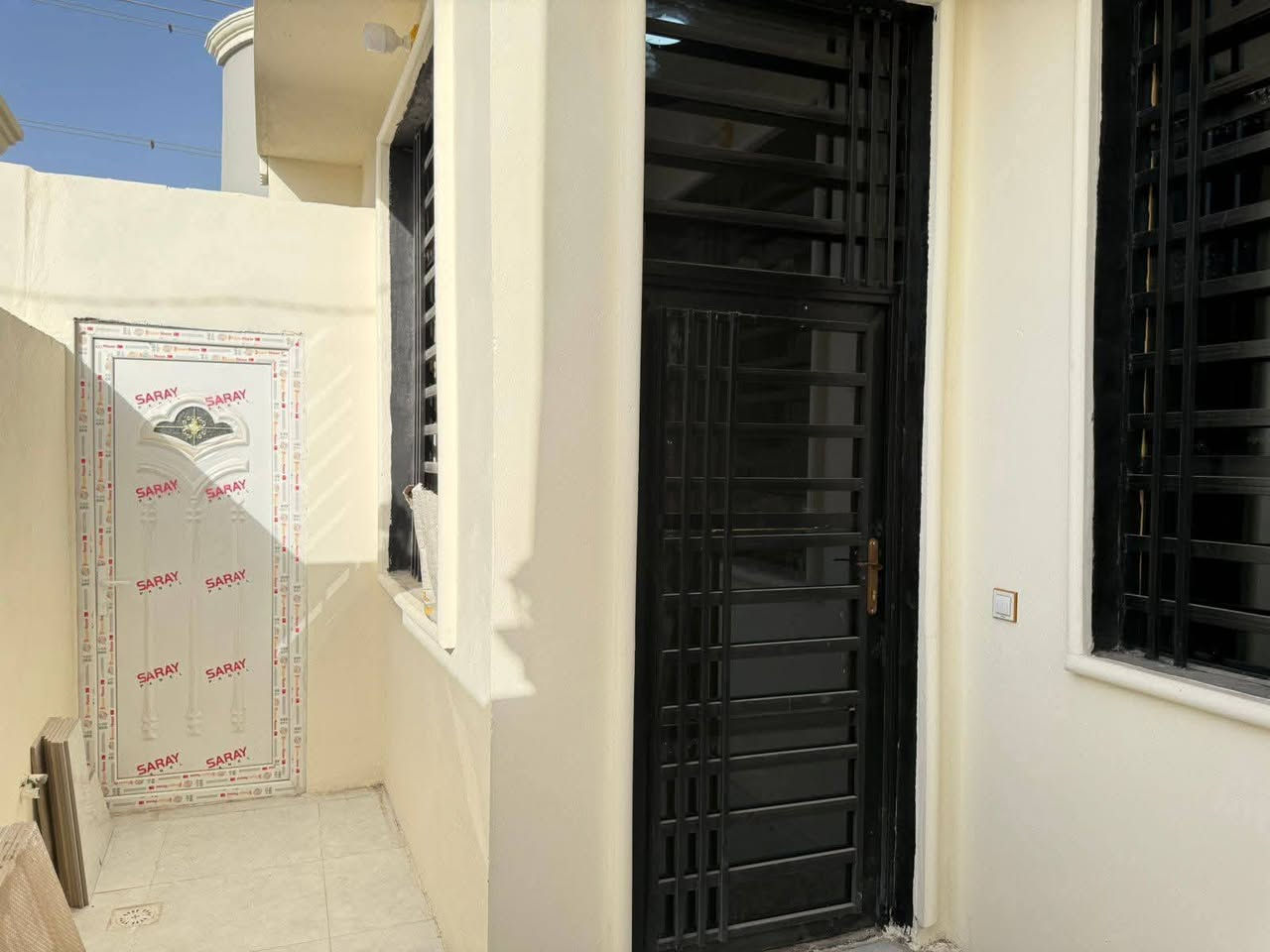 #بيع مستعجل سعر 46 وبي مجال 
 المساحه 130 متر بلاش 🍃 
على شارع 10متر 
بي غرف2/ وصاله/ ومطبخ /وحمات داخل وخارج و #حديقه 
بناء طابوق وساس وصقف صب مسلح 
#السعر 46 وبي مجال 
العنوان النجف الاشرف مقابل  قريت الغدير للستفسار 
‏‪***********‬‏
#مكتب_اليرموك_للعقار 
‏‪***********‬‏واتساب واتصال النجف, العراق
