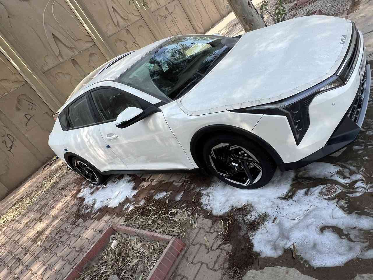 🔥🔥كيا K4 الجديدة كلياً🔥🔥

الموديل : 2025 . (خليجي) . 

المحرك : 4  سلندر DOHC 2.0 . 

الضمان : 5 سنوات او  100.000 كيلو متر . 

لوحات: بغداد✅

•  المحرك بنزين، 4 سلندر، سعة 2.0 لتر.

•  ناقل الحركة أوتوماتيك بـ 6 سرعات.

•  أوضاع متعددة (Drive Modes).

•  نظام مانع الانزلاق (ESP).

•  نظام نزول المنحدرات.

•  عدد 2 وسائد هوائية.

•  حساسات أمامية وخلفية.

•  مقاعد مخمل جوزي .

•  دخول ذكي.

•  تشغيل المحرك عن بُعد.

•  شاشة عدادات رقمية متصلة.

•  شاشة وسطية تعمل باللمس تدعم Apple CarPlay.

•  نظام صوتي مع أوامر صوتية وتحكم من المقود.

•  نظام تحكم أوتوماتيكي ثنائي المناطق بالمناخ.

•  مصابيح أمامية زينون وإضاءة LED نهارية.

•  مرايا جانبية كهربائية الطي مزودة بإشارات انعطاف.

•  ⁠القمارة حديد ضمان الدولية 

•  ⁠4 تبديلات دهن

•  ⁠بصمة وهاند ابريك بصمة

•  ⁠داخل مخمل جوزي

ماشيه 16الف 

السعر 191

***********
