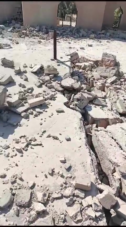 يعلن مكتب الفضلي لتفليش البيوت القديمة والمحلات القديمه بمواد يعني ماخذ فلوس بس المواد واسوالهيا كاع وحدل وسبيس تريد نته تفلش  عدنه آليات وعل ساعه نشتغلك الساعه 40الف العنده الاتصال او مراسله ***********
