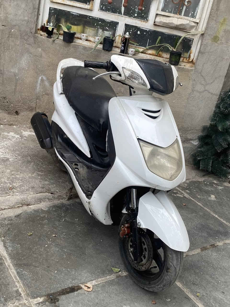 سلام عليكم سكنس نثيه دراجه كامله كاهربايات دشبول اشاير كله شغاله دراجه حلوه نقص بس كفر يسره مكسور شوي سعره375 وبيه مجال *********** مكان محموديه
