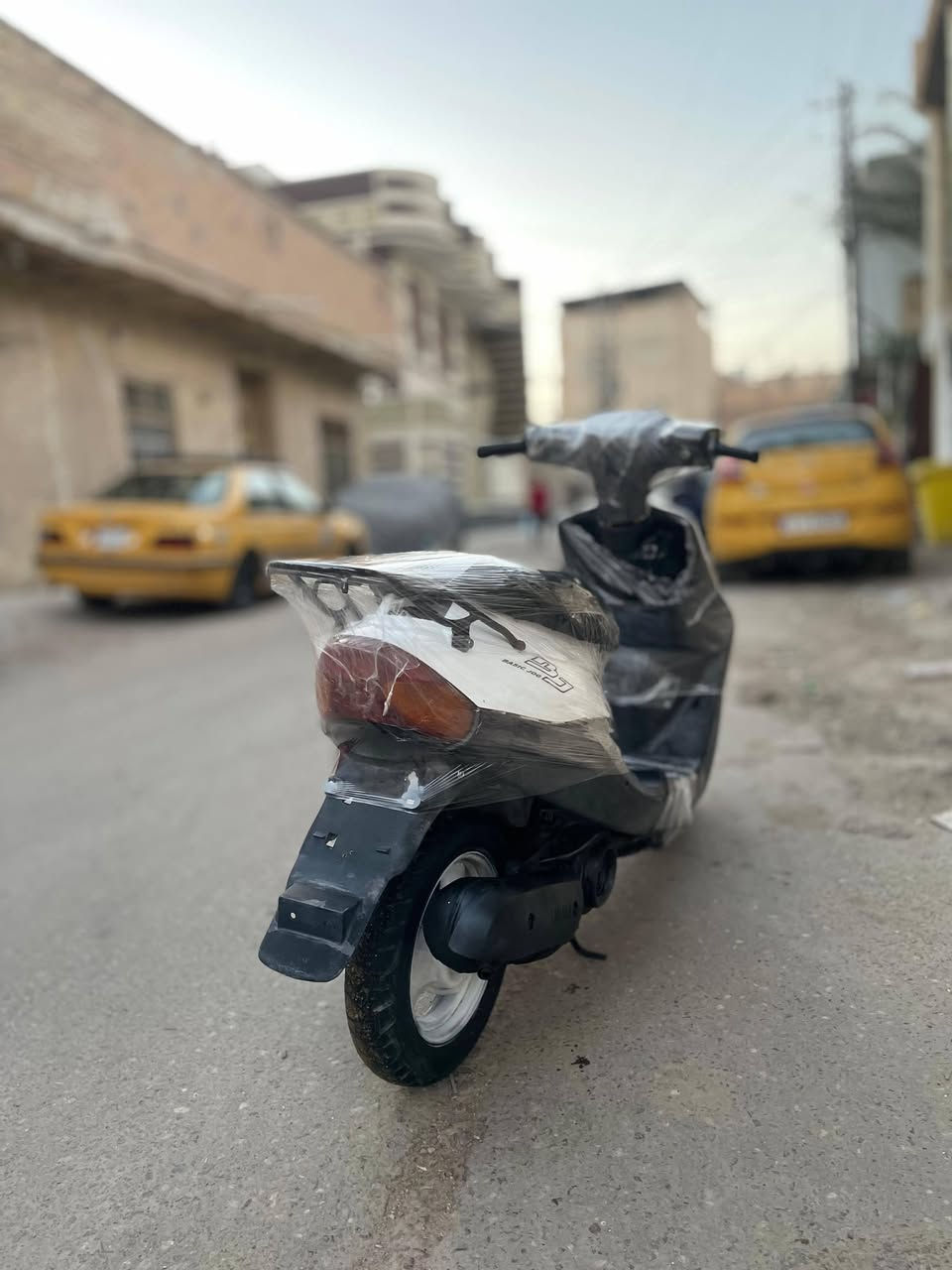 دراجة ياماها ياباني تسع زروف مال ربه سرعتها 60 حلوة ومكينة ناعمة شغالة دكة وحدة محرك ما مفتوح بلاد كهربائيات شغالة كلها هورن شغال  نقص بس شخاطة سلف سعر 300 وبيها مجال( مكاني العاليه) ***********
