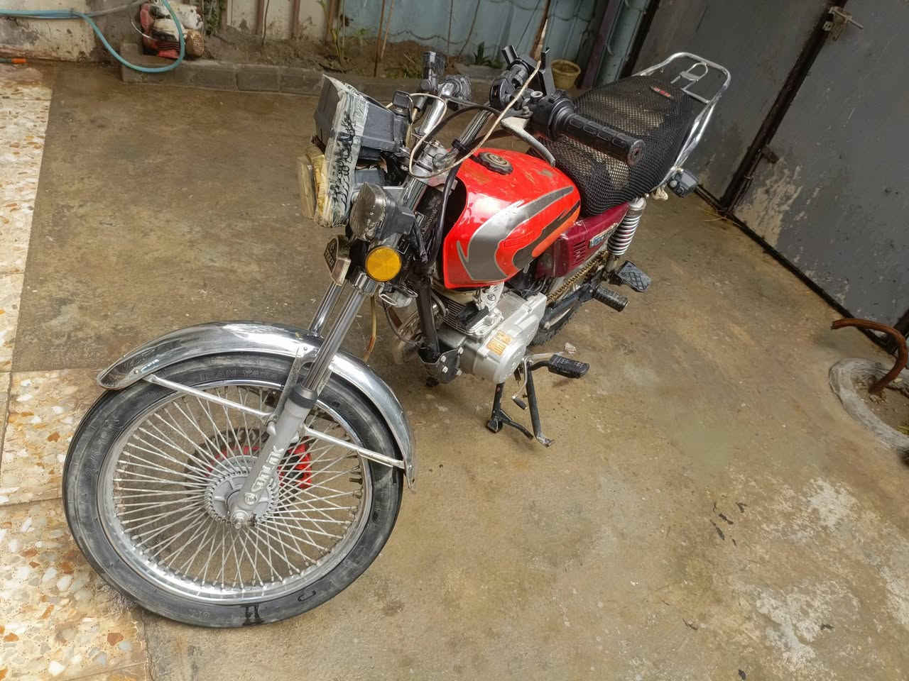 سلام عليكم شباب
درالمكان بغداد الشعب 
دراجه خير من الله 
مال على باب الله 
السعر 350 
الرقم ***********اجه 4 كير للبيع
