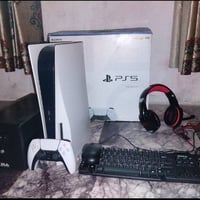 احبتي ps5 فات نضافه 💯 مع كارتونه وملحقات وانطيك حساب بي هاي الاعاب الي...