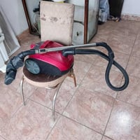 مكنسة كهربائية • للبيع