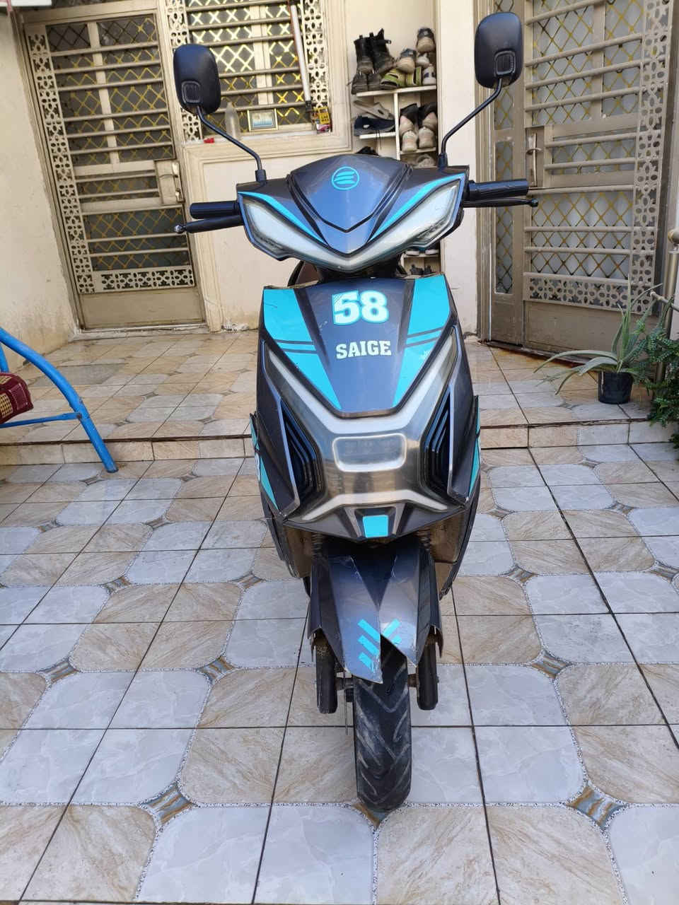 لسلام عليك
دراجة شحن للبيع
ملفها 3000 😯
لايتات عالي و ناصي 😑
بطاريات جدد 
اشاير يمنة و يسرى
بيها سويجين و بصمتين و تشغلي عن بعد 
عنواني بغداد الشرطة الخامسة دوانم 
الي يحب يتواصل هاذة رقمي ***********
السعر 800 و بيها مجال للشراي
* دراجة تجي اشوفها على راحتك ادكلبها تفحص البطاريات على راحتك
