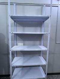 للبيع رفوف جديده الارتفاع 2.5والعرض نصف متر  السعر 70 حله/07801212437