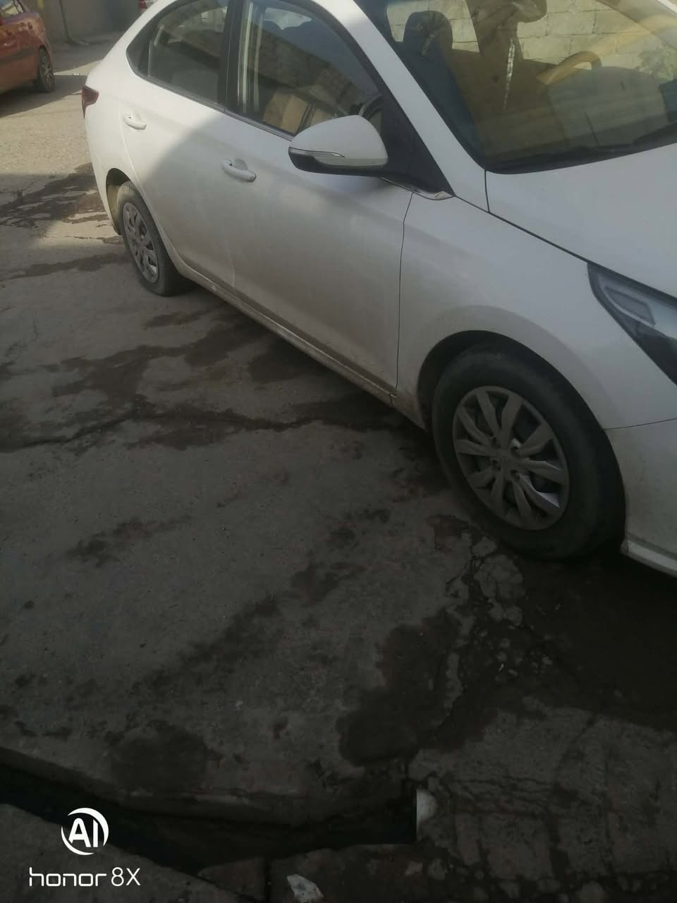 اكسنت 2022 خليجي بسمي محرك 1400  بيها قتعتطين و بل باب السياق و الي وره شوي صبغ خارج مو هين السعر 120 و بيها مجال العنوان موصل الايسر ***********
