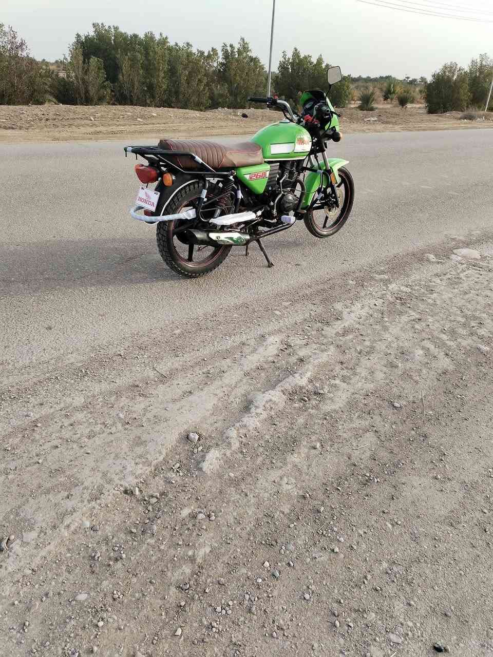 السلام عليكم دراجه دايون البيع موديل 22وراق صولي مكفوله كفاله عامه شراي يتصل وبي خير ودلل مكانك ناصريه رقمي بي واتساب ***********
