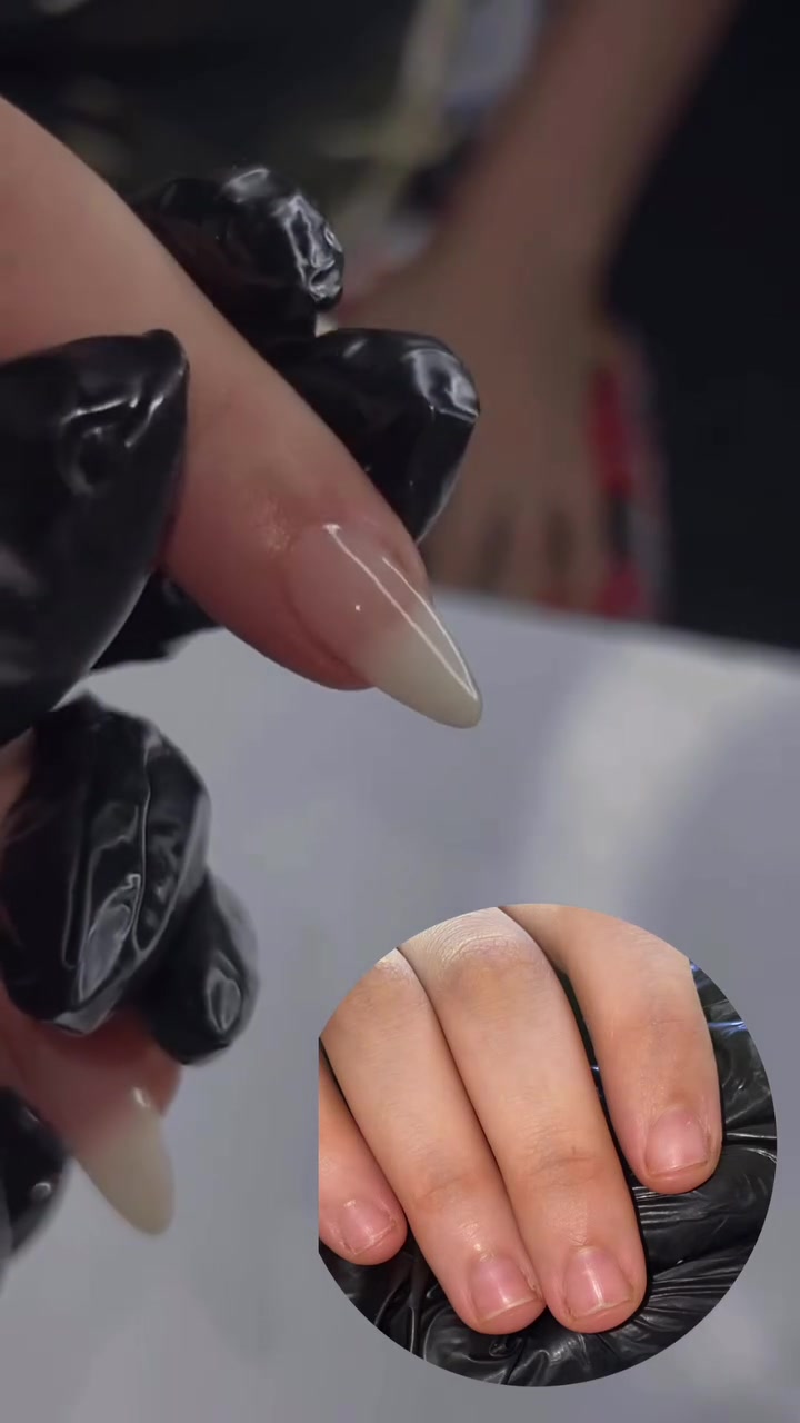 اكرلك 💅 ❤️
العنوان الخاجيه شارع 40 داخل السوق لعصري 🎉 حبايبي اسم مالتنه نونه اكرلك ماعدنه غير فرع
***********
