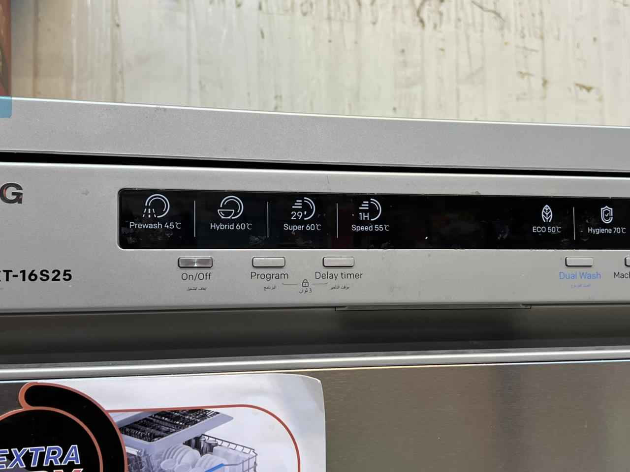 غير متواجده على فيس غساله صحون LG  احدث موديل
٣ مرشات
٣ سلات
٦ برامج
عربي و English مستخدم قليل جدا وضع شركة وبشرط وضمان بسعر ٢٨٨ الف جدا راقيه وسهل الاستخدام وتعمل بسلاسة عالية الجوده
💎معرض الجوهرة💎 
***********
*********** Singapore
