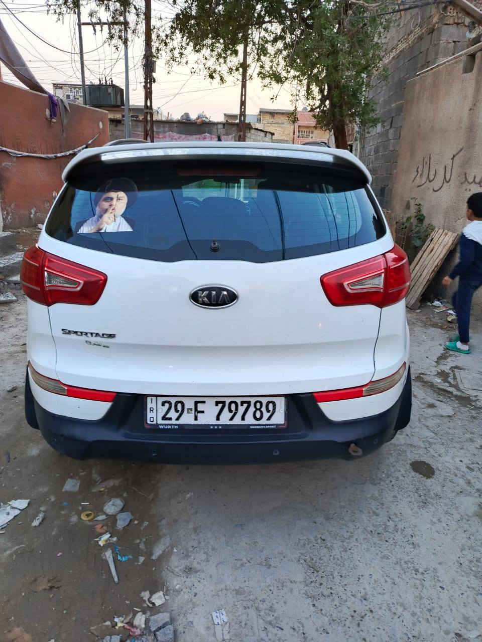 كيا سبورتاج للبيع موديل 11 خليجي سياره قشرته حلوه مثل ما واضحه بالصور مكان السياره بغداد شعب قرب جامع الحلفاء حي اور رقم الهاتف سياره كهربائيات شغاله ماكينه وجير جديدات وسونارها موضح بالنشر ما اجاوب على اي تعليق مكلف بالنشر *********** سعر السياره 95 وبيها مجال
