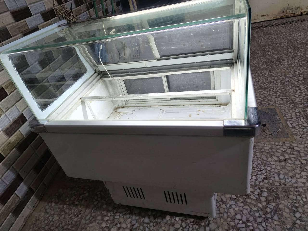 السلام عليكم ورحمة الله وبركاته 
براد مقبلات للبيع استعمال قليل جدا 
يسع12بلانك 
أي خلل مابي تبريد فول 
المكان النجف الأشرف خلف ملعب النجف الدولي 
للأستفسار أكثر راسل البيج
https://www.facebook.com/share/1GSf1w9t9X/
أو أتصل على الأرقام التالية 
 ***********
***********
وهاي قناة الواتساب الي تنزل بيه جميع الوضائف ولتنسون تفعلون جرص لشعارات حته من تنزل الوضيفه يجيكم أشعار 
https://whatsapp.com/channel/0029VbBzSkh42Dcc90nhOm09
تحياتي للجميع أخوكم وخادمكم شيف يوسف الحربي
