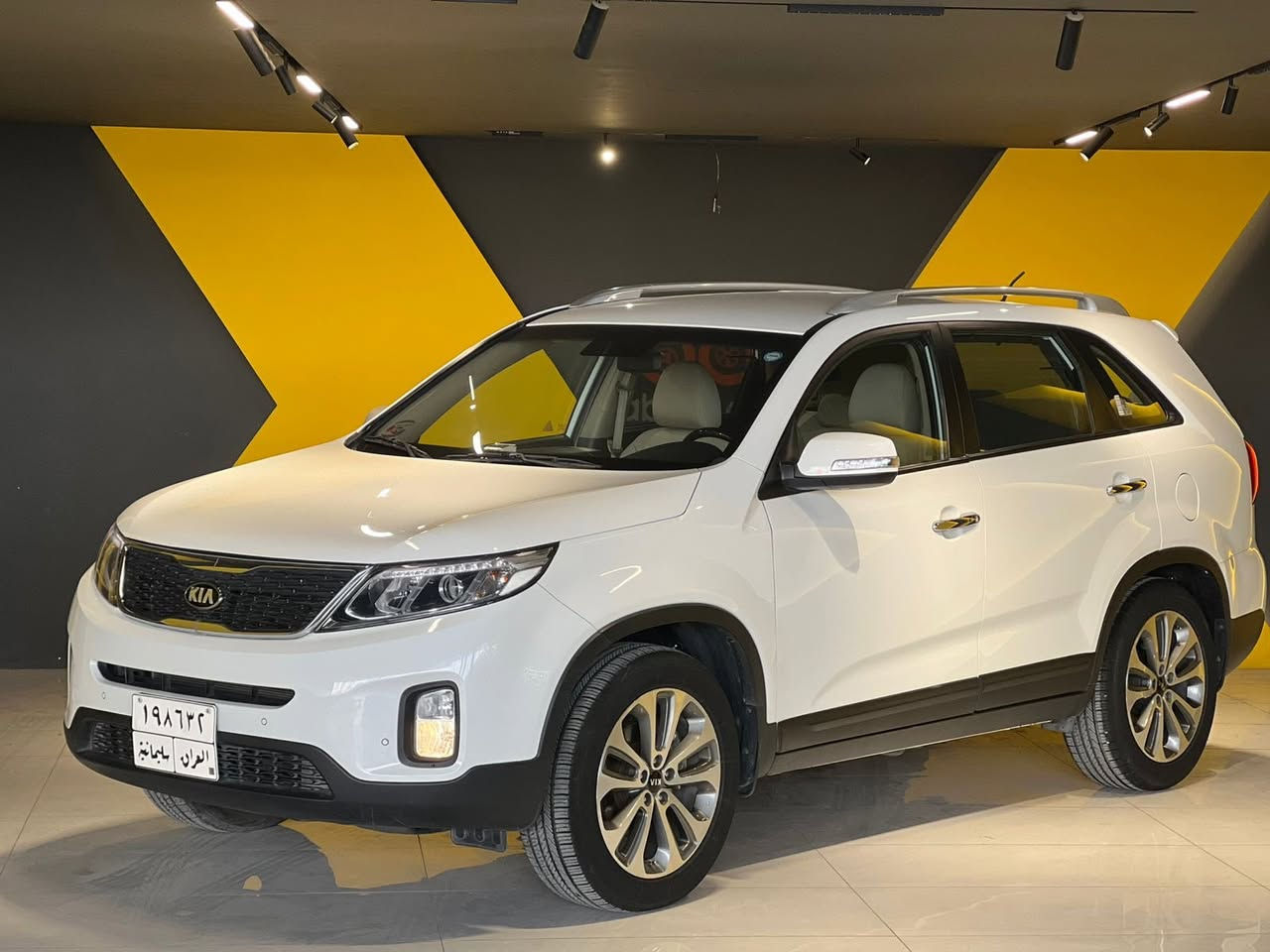 للبيع سورينتو2015محرك 4 سلندر مامفتوح 
مواصفات 
بصمه 
يدات نيكل 
مرايه شفت
لد امامي خلفي 
حساس امامي خلفي 
كاميرا
كوشن كهربائي 

ماشيه113الف 
تايرات جديد
بدون صبغ بدون تعديل ولا شخط 
السياره كلش نظيفه
مابيها مصرف 
السعر 185$
مكانها السليمانية للاستفسار فقط اتصال ☎️ 
***********
