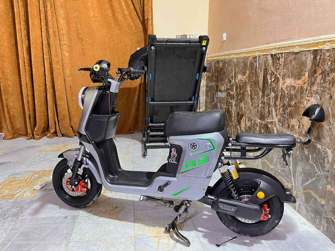 سلام عليكم دراجه R9 للبيع
دراجه ما بيه نقص برقي كامله من كلشي

بطاريات32 مكاني الهارثه رقمي *********** سعر450 وبي مجال
