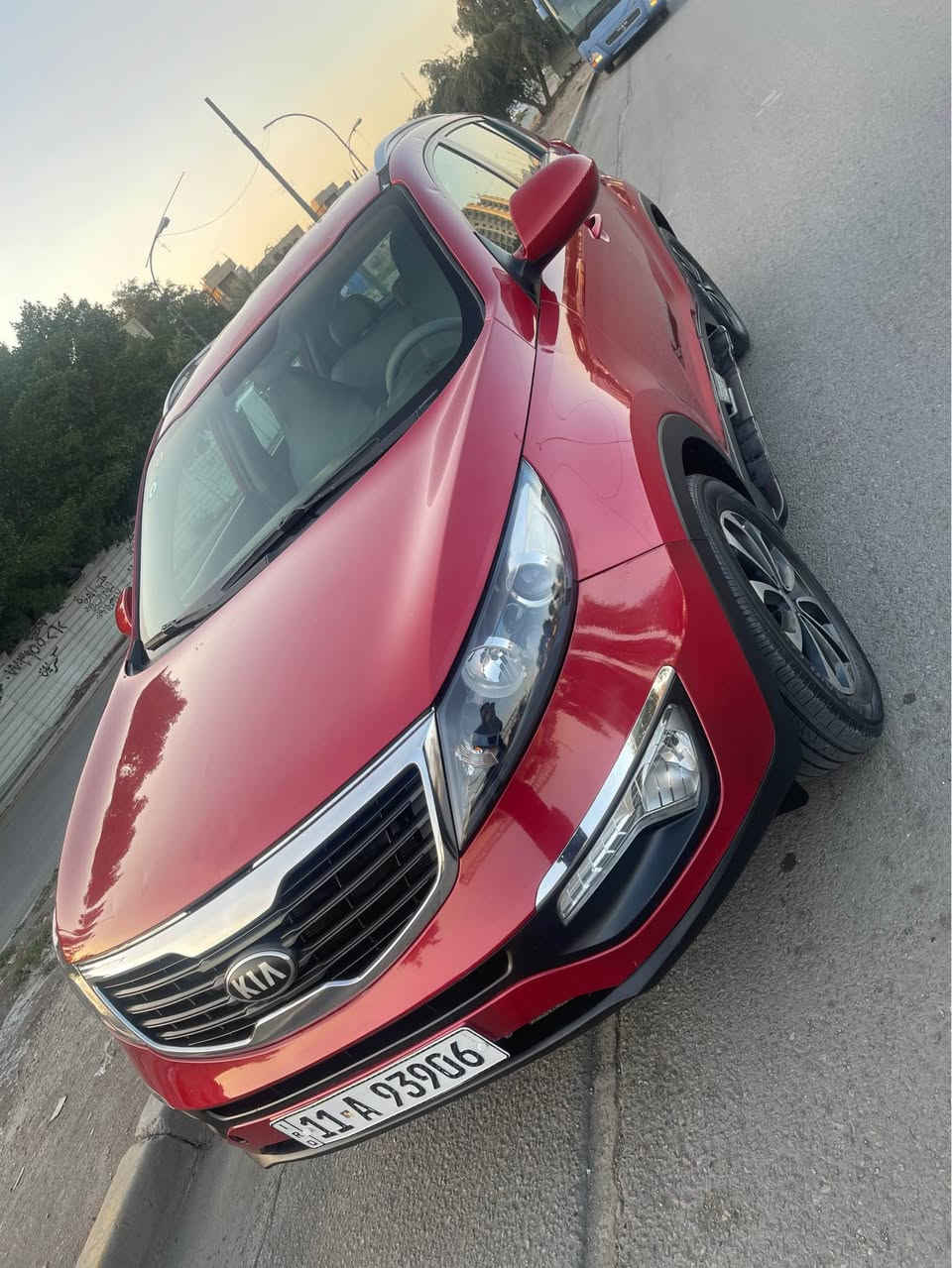 السلام عليكم
كيا سبورتج 2011 
وارد خليجي 
صبغ قبق جنطة بدون فتح
محرك 2400 دووش
تحكمات ستيرن
بلوتوث
حساسات خلفية 
كامرة دوارة
السعر
119 ورقة وبي مجال بسيط
*********** 
بغداد الدورة بغداد, العراق
