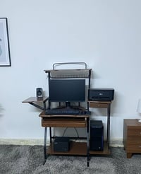 للبيع ميز حاسبه دسكتوب صاج قوي  سعر 85 بي مجال العنوان بغداد حي الجهاد...