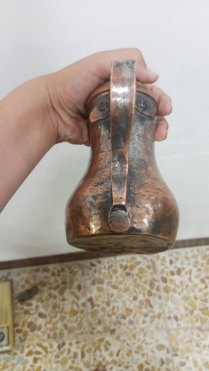 سلام عليكم دله بغدادي للبيع قياس 20 قديمه جدا جدا ***********
