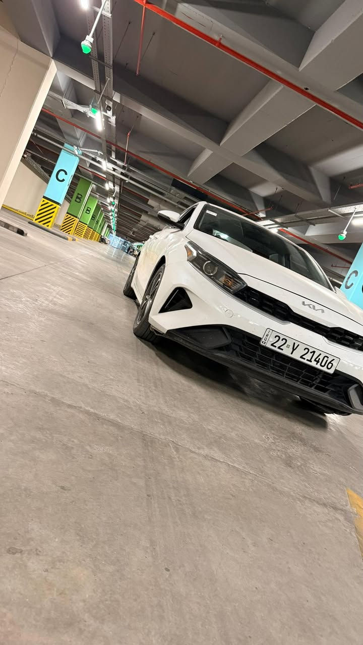 كيا فورتي 2024
السياره وارد أمريكي رقم أربيل. 
ترقيم جديد قبل يومين اترقمت 
هره وفحص وسنويه وأرقام كل جديده 
مواصفات. 
شاشه ابل كاربلاي
رادار امامي خلفي جانبي
توقف ذاتي 
قياده اليه 
محرك 2000دوش
كير سرعات
اشاير بالمري 
ويل كب بلادي
وباقي المواصفات المعروفه
السياره جديده بكل معنى الكلمه
حادثها جاملغ وبنيد بدون دواخل وجاملغ الباب بيهم شخط وانصبغن 
ايرباك سترين وراجع سستم
السياره ماشيه 14 الف فقط
السعر 137 
مكان السياره بغداد حي الجهاد 
***********
